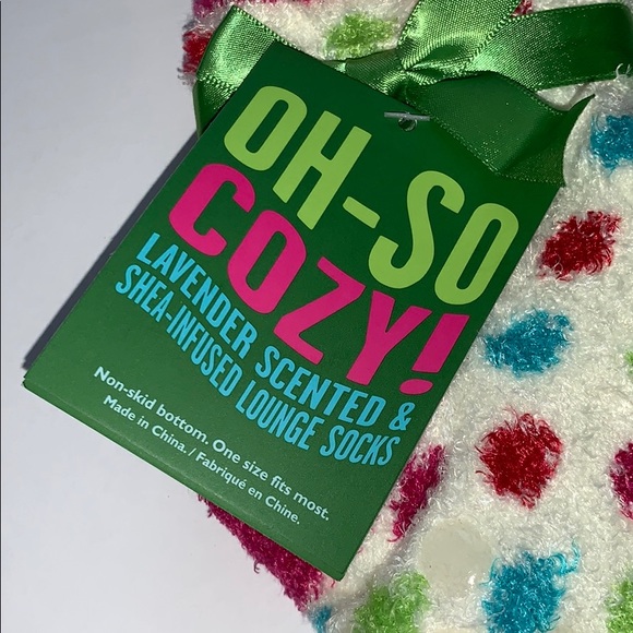 🧦 Bath & Bath Work Oh So Cozy Lavender Infused Fluffy Spa Socks - Picture 2 of 10